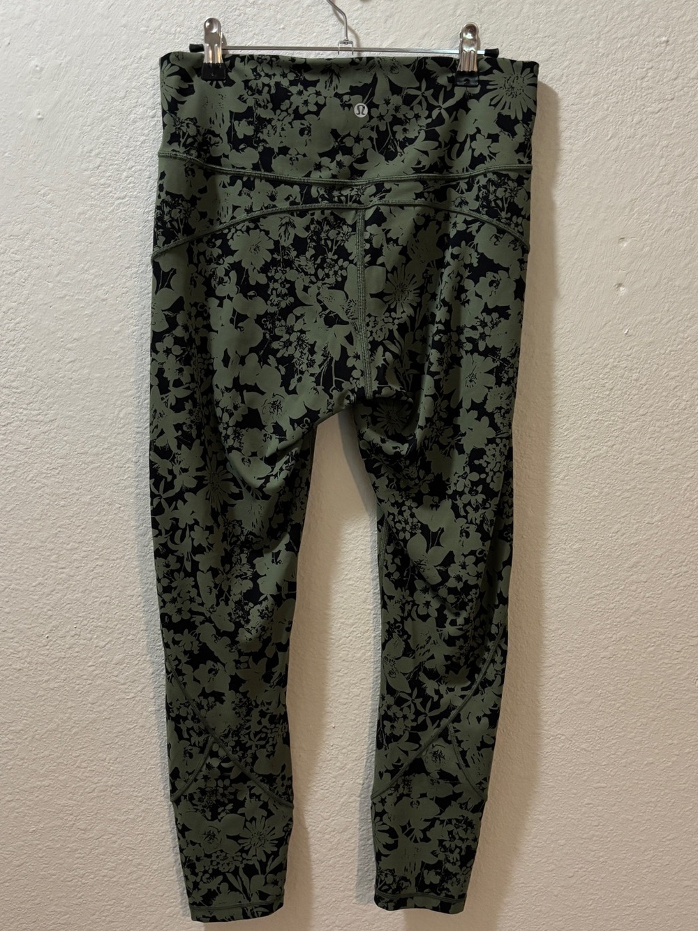 Lululemon In Movement 7/8 Tight Everlux Green Black Floral Size 10 - Picture 2 of 4
